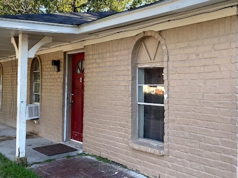 9325 Kentshire Dr #B — Photo 2