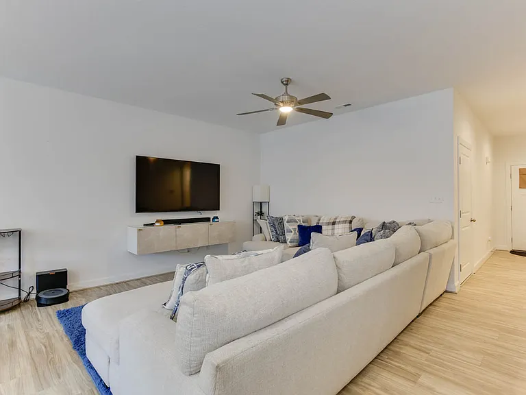 2416 Trafton Pl — Photo 9