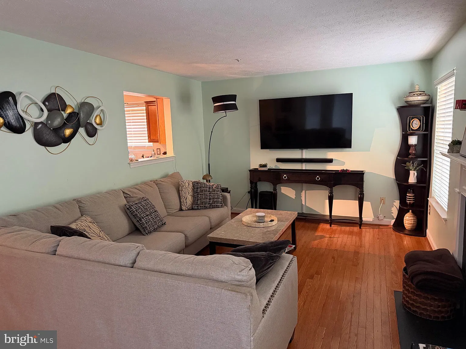 4 bed, 4.0 bath, 2200 sqft, $3,800 — Photo 4