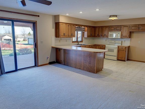 5th image of 108 N Bradley Dr