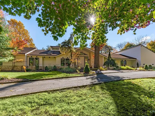 12 Mansion Drive, Old Westbury, NY 11568