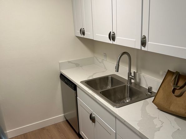 5295 Corteen Pl #105
