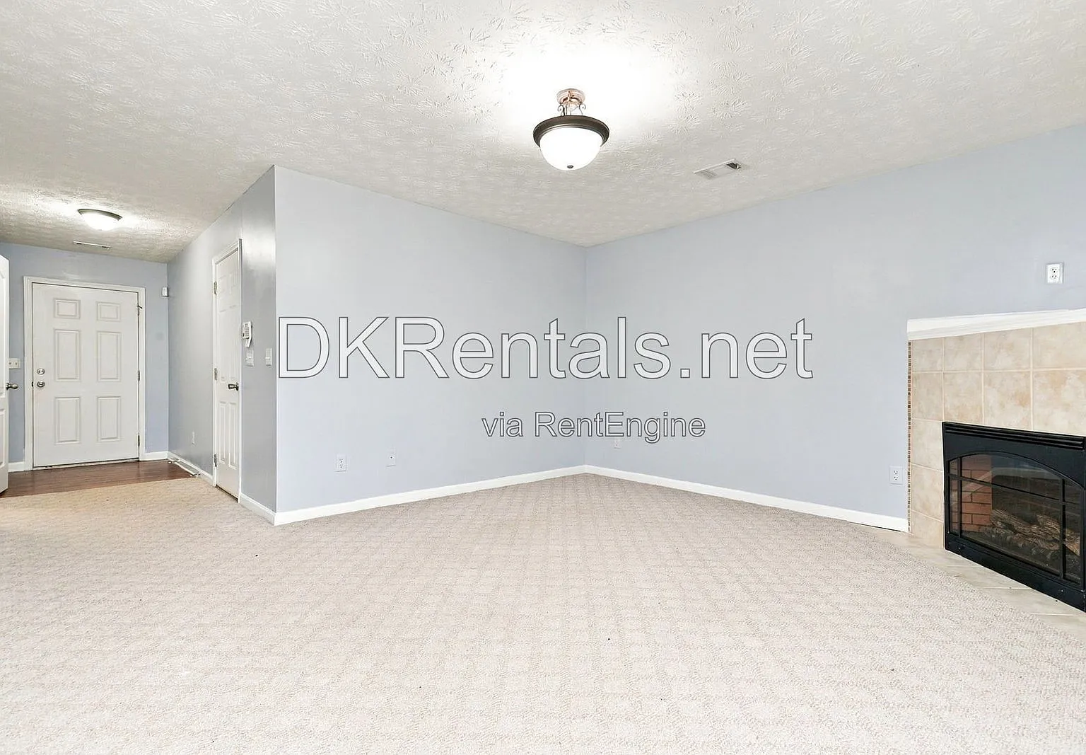 3 bed, 2.5 bath, 1588 sqft, $1,600 — Photo 3