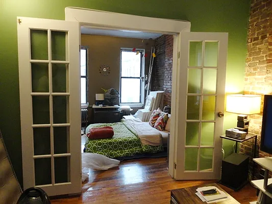 Rented by Perry Associates NYC Inc | media 20