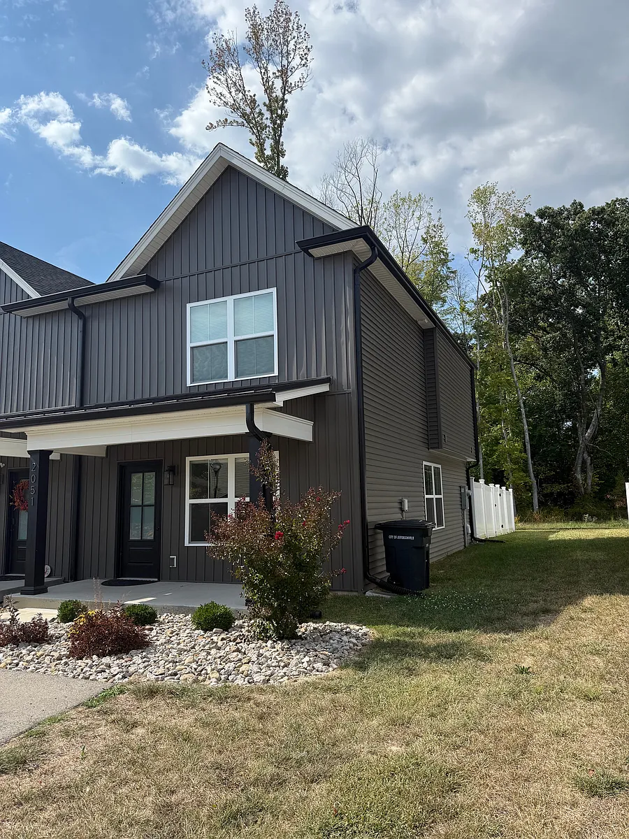 Building Photo - 2051 Aster Dr
