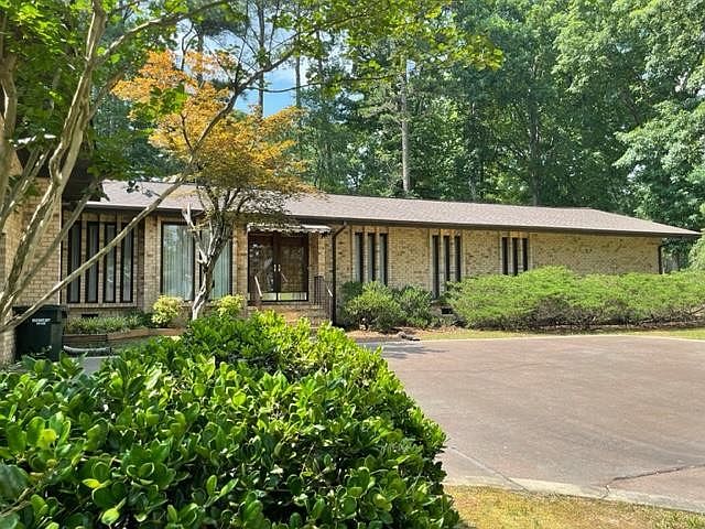 1st image of 3736 Stoneybrook Dr