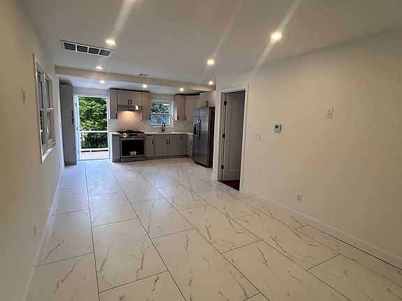2nd image of 368-372 E 21st St #2