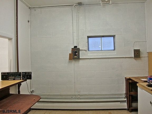 4th image of 349 West Ave