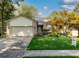 123 Garland Way, Waterford, MI 48327