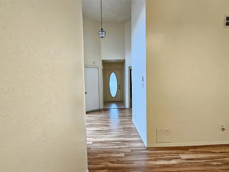 8731 Croteau Dr — Photo 7