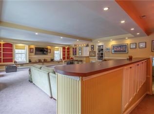 8 Horseshoe Hill Rd, Bethany, CT 06524