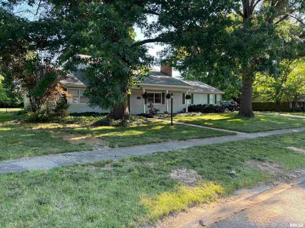 2906 W Kent Dr, Carbondale, IL 62901