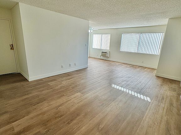 4th image of 14432 Bledsoe St #204