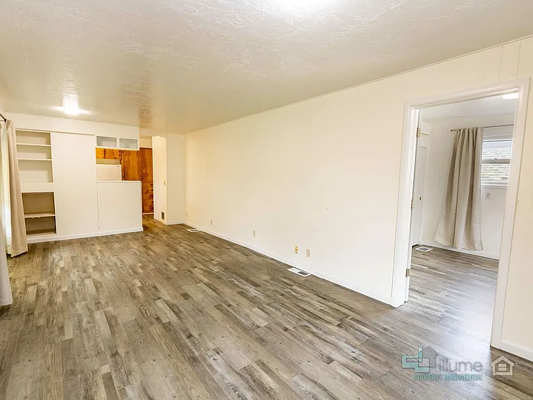 Charming Multi-Unit Living in Prime Northeast Salem Location — Photo 1