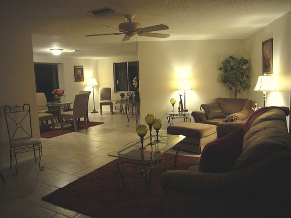 Living Area 19'7"X12'10"