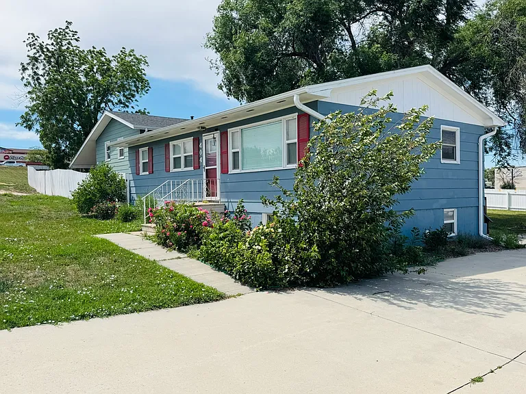 404 Anamosa St — Photo 1