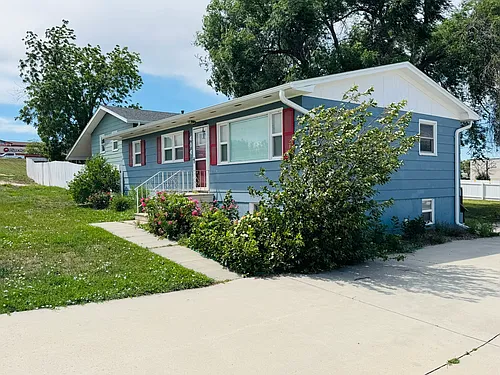 404 Anamosa St Photo 1