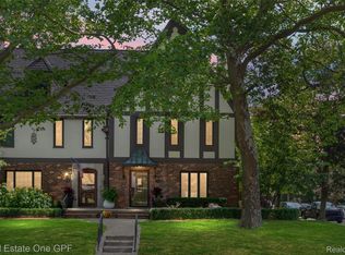 542 Cadieux Rd, Grosse Pointe, MI 48230