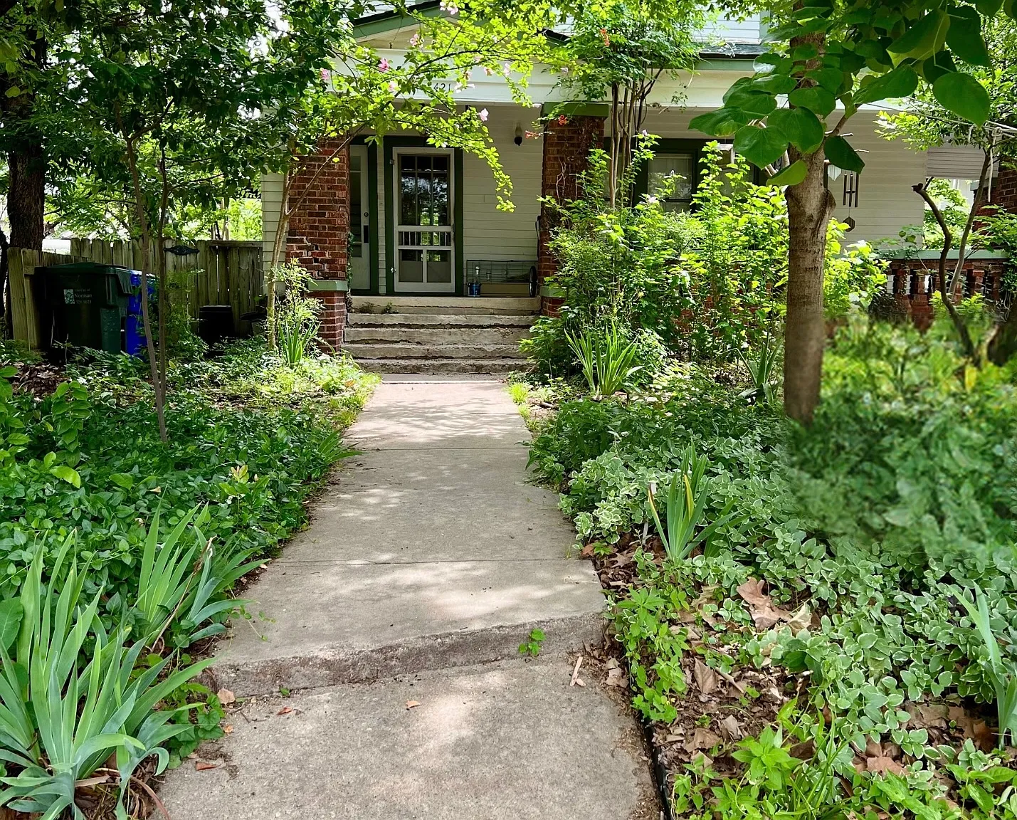 421 Park Dr — Photo 1