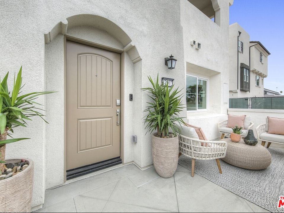 1st image of 12902 Calabria Dr #15