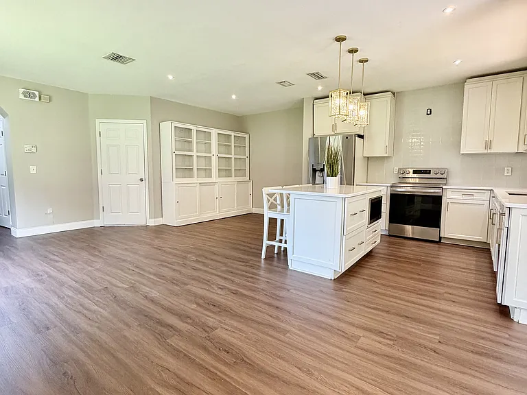 1050 Blackwater Dr #1 — Photo 7