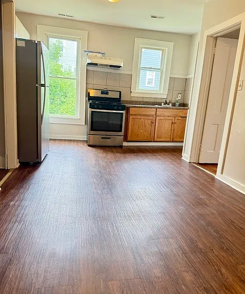 384 Gregory St — Photo 1