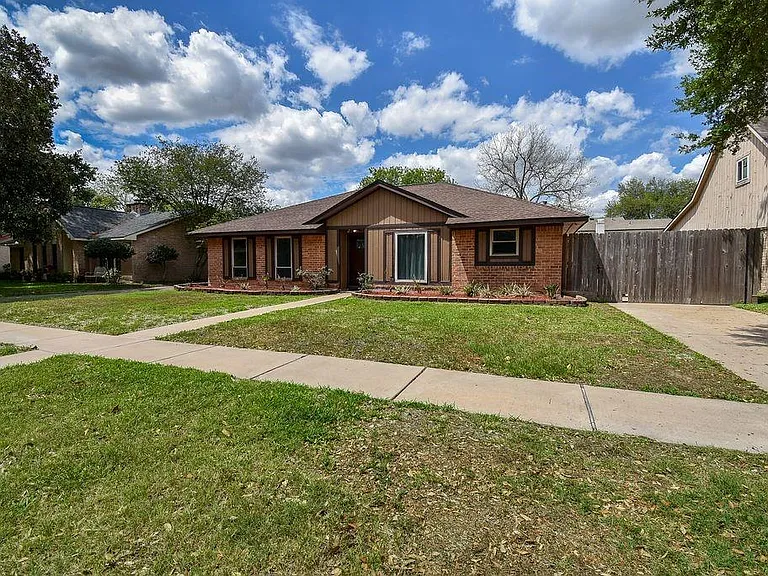 21338 Park Villa Dr — Photo 1