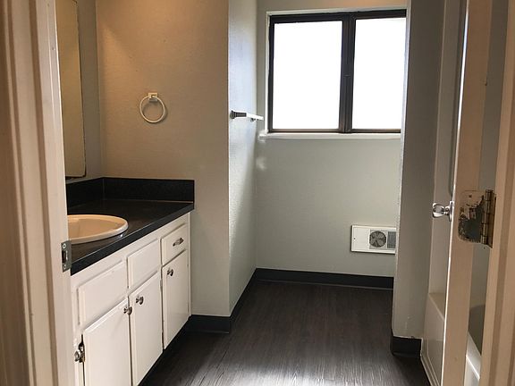 Upstairs full bathroom