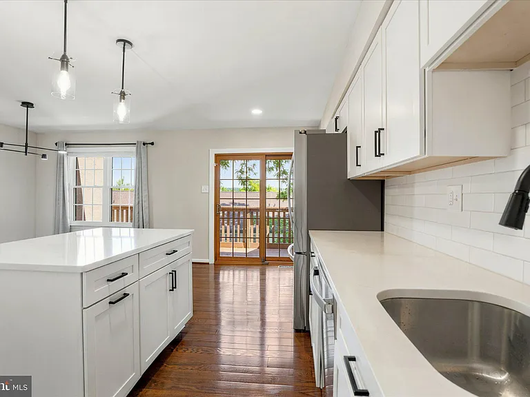 706 Andover Ct — Photo 8