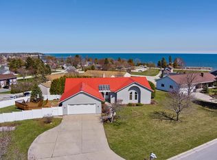 10 Villa Heights Ct, Algoma, WI 54201