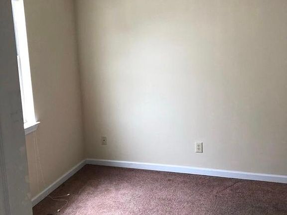5th image of 1498 Redwood Dr NE