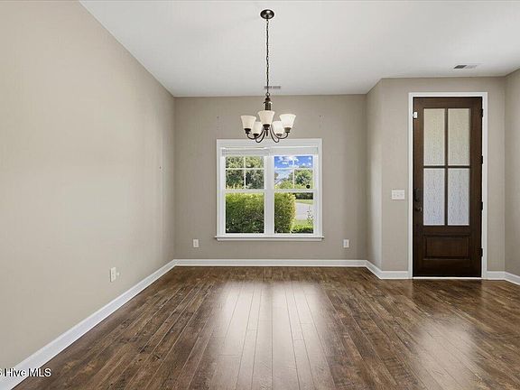 5th image of 125 Muirfield Place