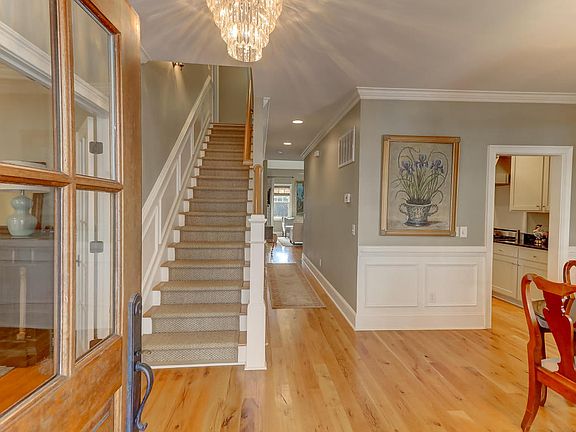 3rd image of 1054 Phillips Park Dr