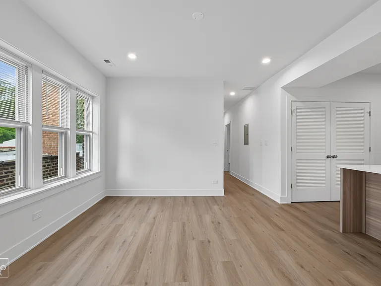 2527 W Ainslie St #3 — Photo 5