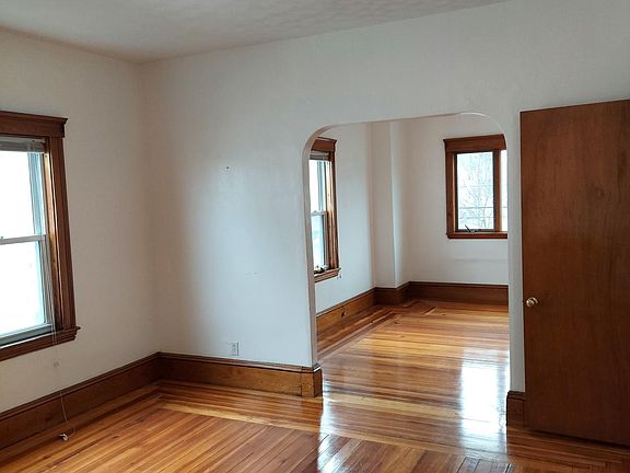4th image of 15 Wilshire St #2