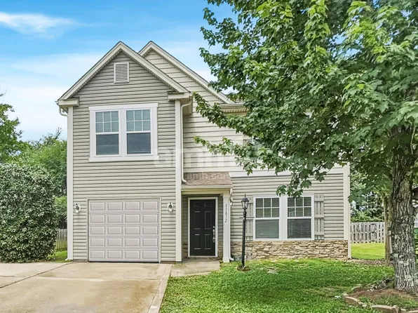 11812 Village Pond Dr, Charlotte, NC 28278