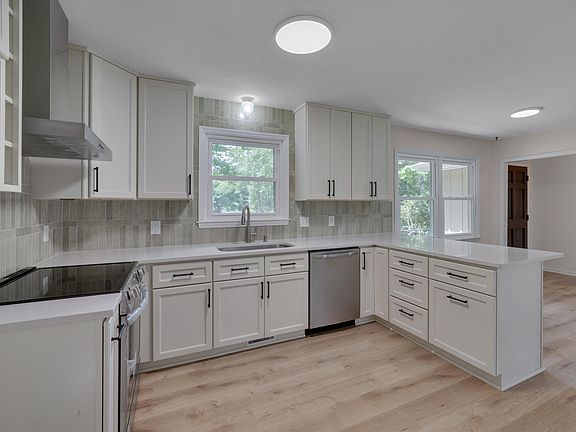 2nd image of 411 S Montreal Ct