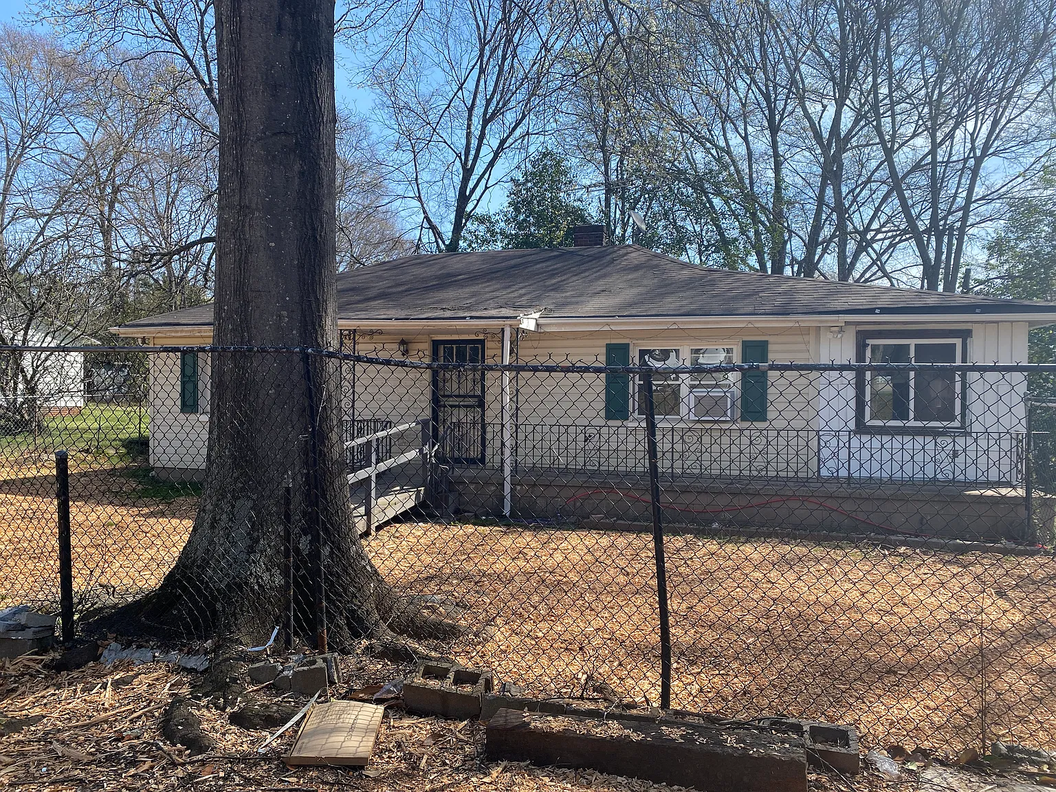 4 bed, 2200 sqft, $1,850 — Photo 1