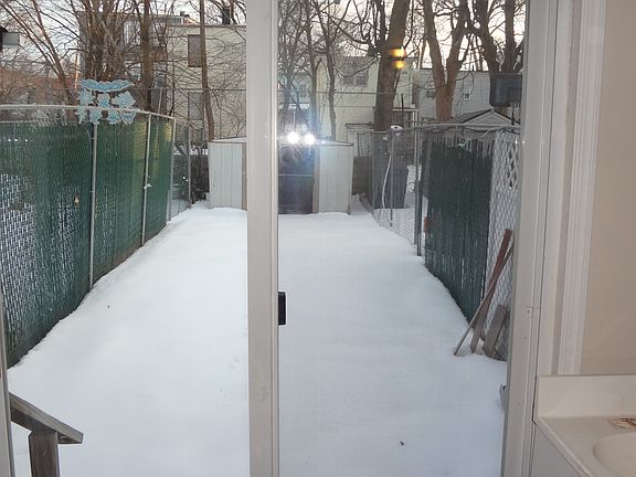 4th image of 108A Laurel Ave #A