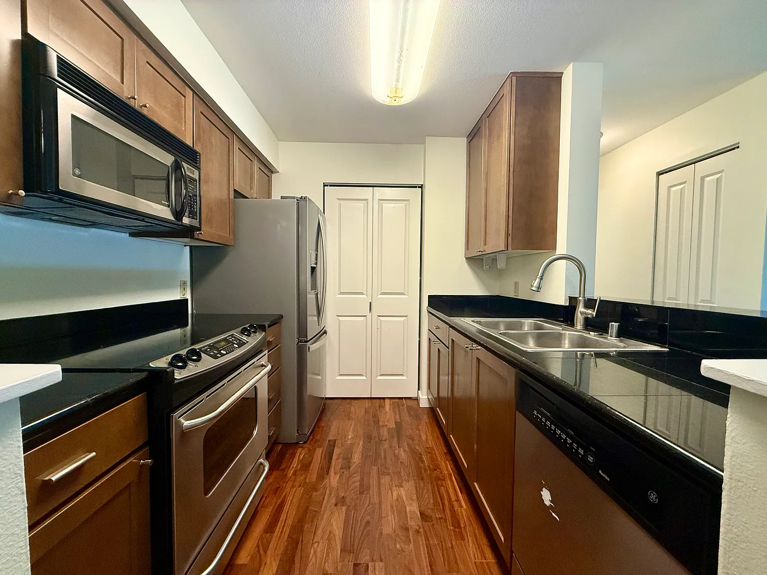 2 bed, 867 sqft, $2,000 — Photo 4