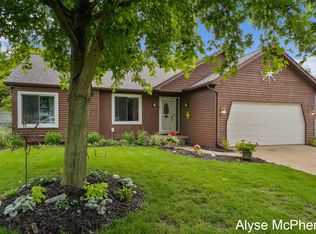 3240 Sunrise St SE, Grand Rapids, MI 49508