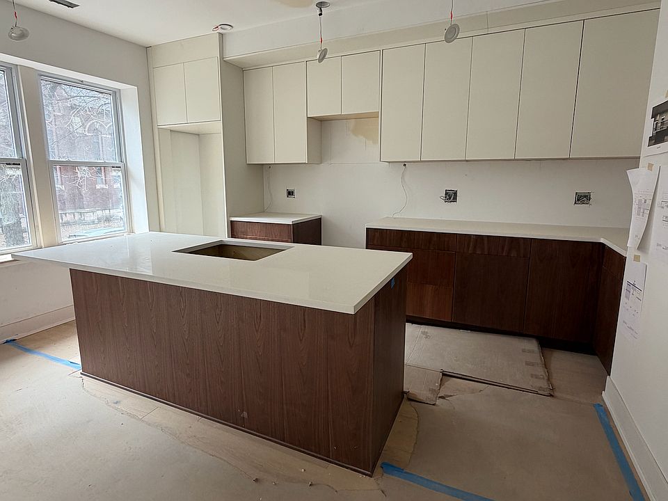 2nd image of 1751 W Superior St Unit 3F