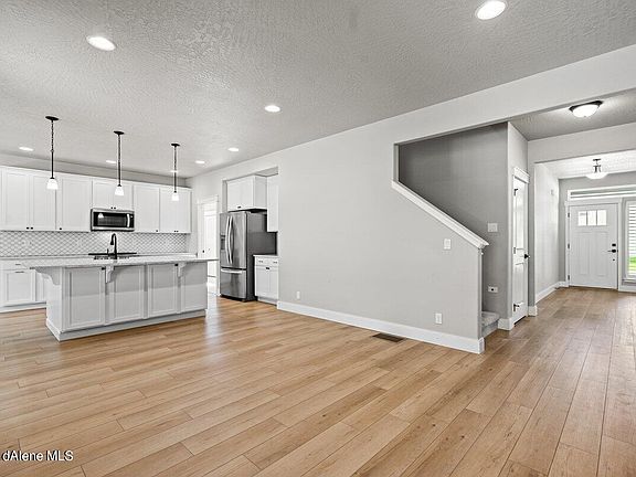 3rd image of 433 E Dolomite Dr