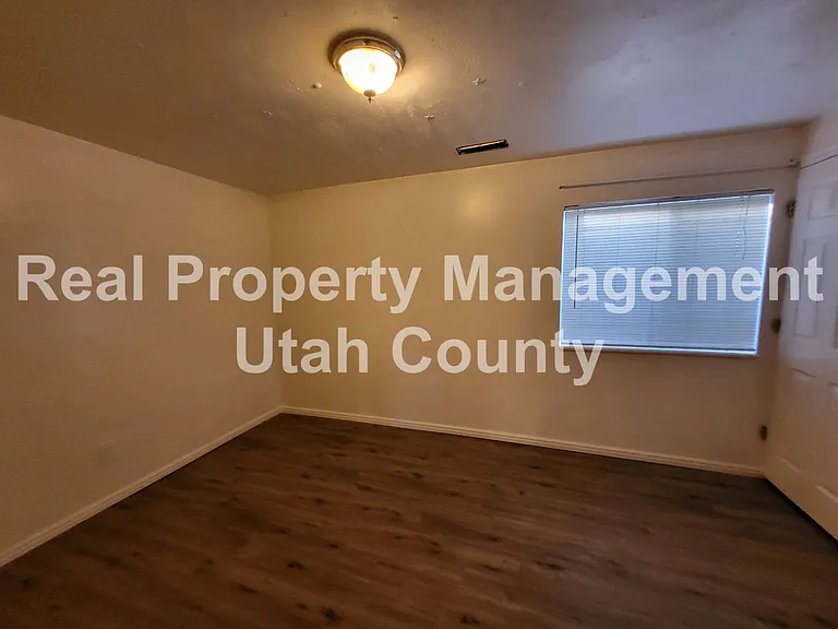 572 S 1750 E — Photo 29