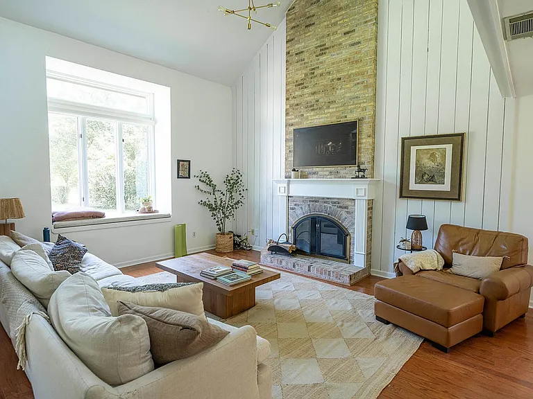 3724 Longchamp Cir — Photo 3