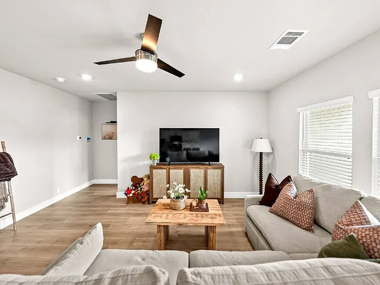 20895 Rindle Ln — Photo 6