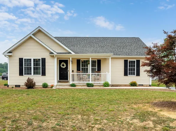 62 Cedarcrest Dr, Waynesboro, VA 22980