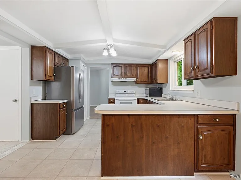 1880 Welling Dr — Photo 13