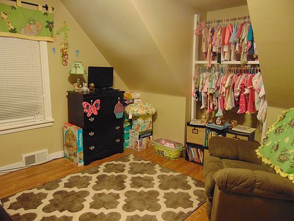 Bedroom 2: 11x12