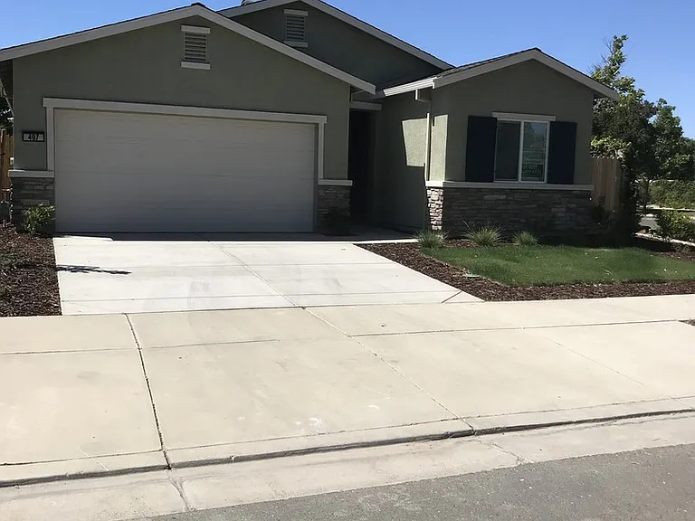 407 Jacobs Dr — Photo 1